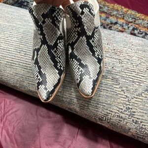 Gianni Bini Off White leather western mule size 8 medium.